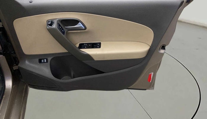 2016 Volkswagen Vento HIGHLINE PETROL AT, Petrol, Automatic, 80,307 km, Driver Side Door Panels Control