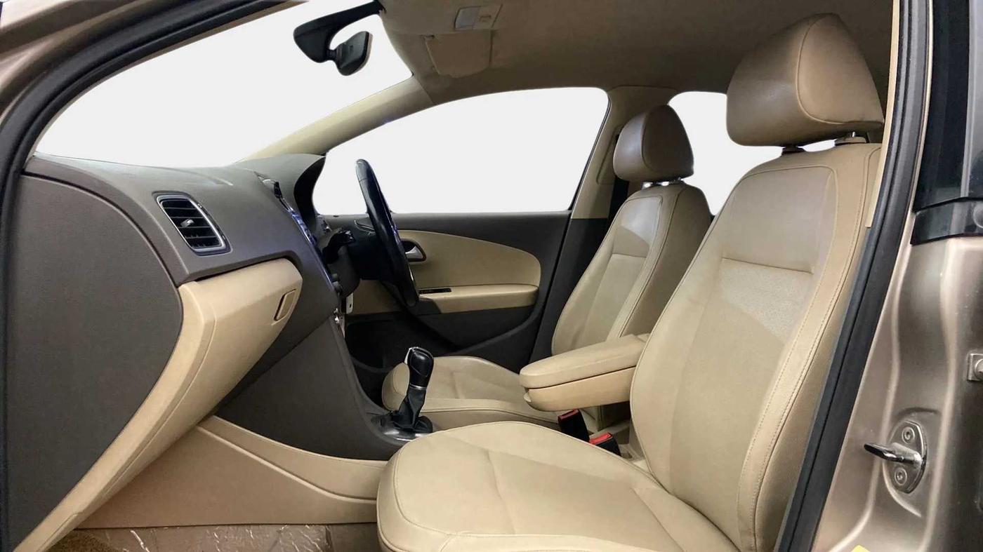 2016 Volkswagen Vento HIGHLINE PETROL AT, Petrol, Automatic, 80,307 km, Right Side Front Door Cabin
