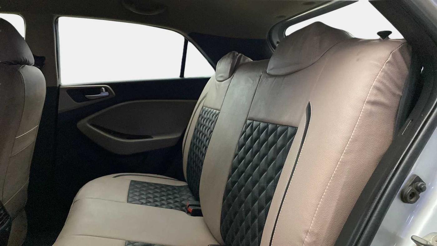 2019 Hyundai Elite i20 MAGNA PLUS 1.2, Petrol, Manual, 73,346 km, Right Side Rear Door Cabin