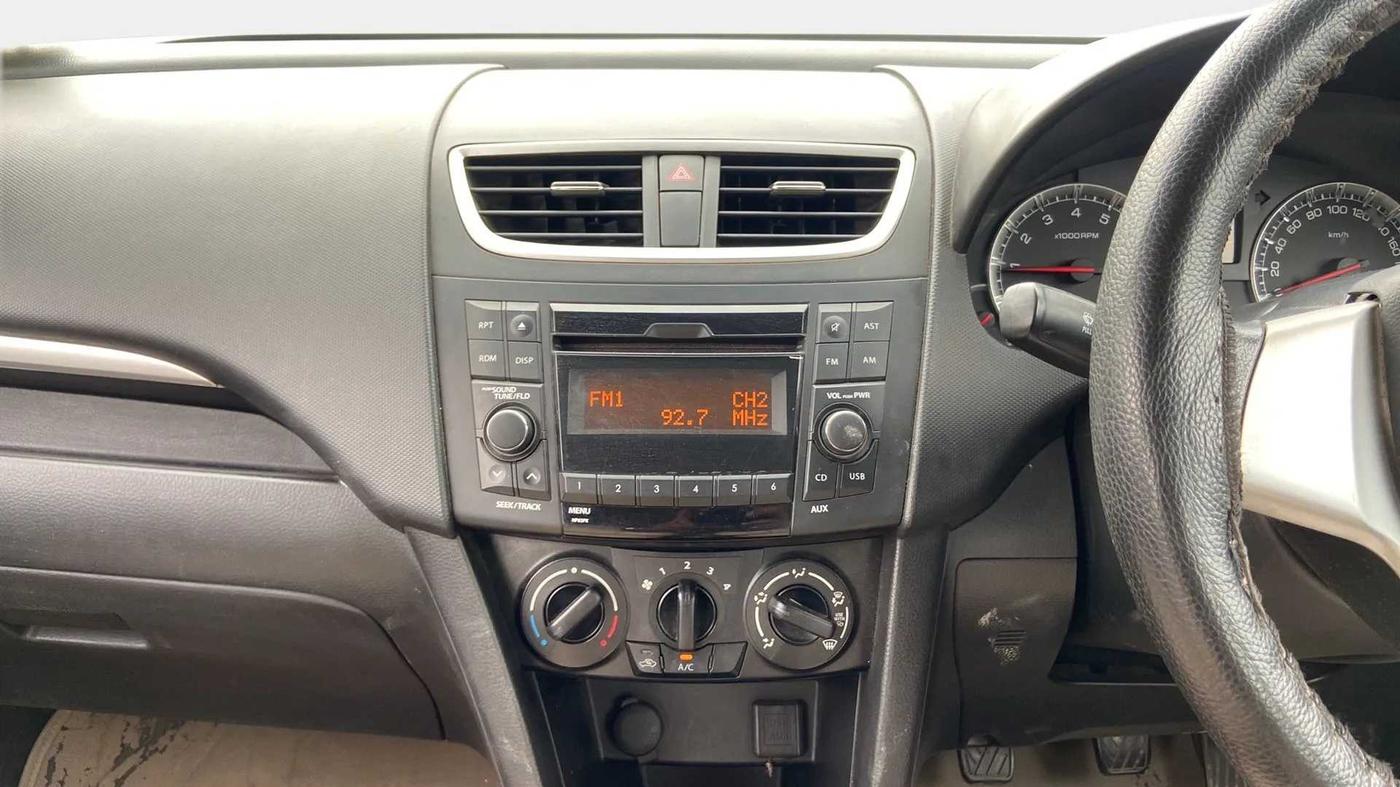 2017 Maruti Swift VXI, Petrol, Manual, 33,030 km, Air Conditioner