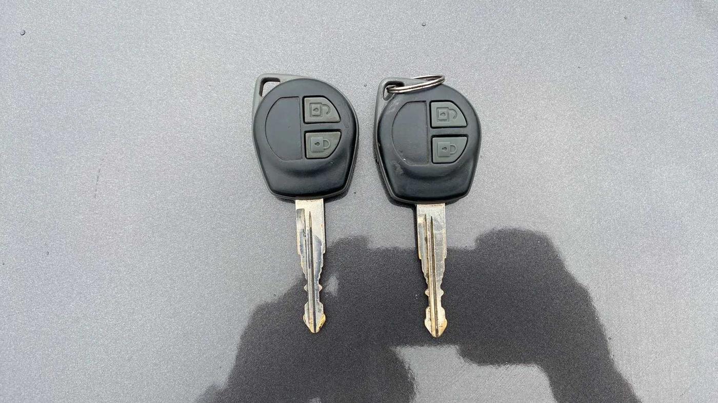 2017 Maruti Swift VXI, Petrol, Manual, 33,030 km, Key Close Up