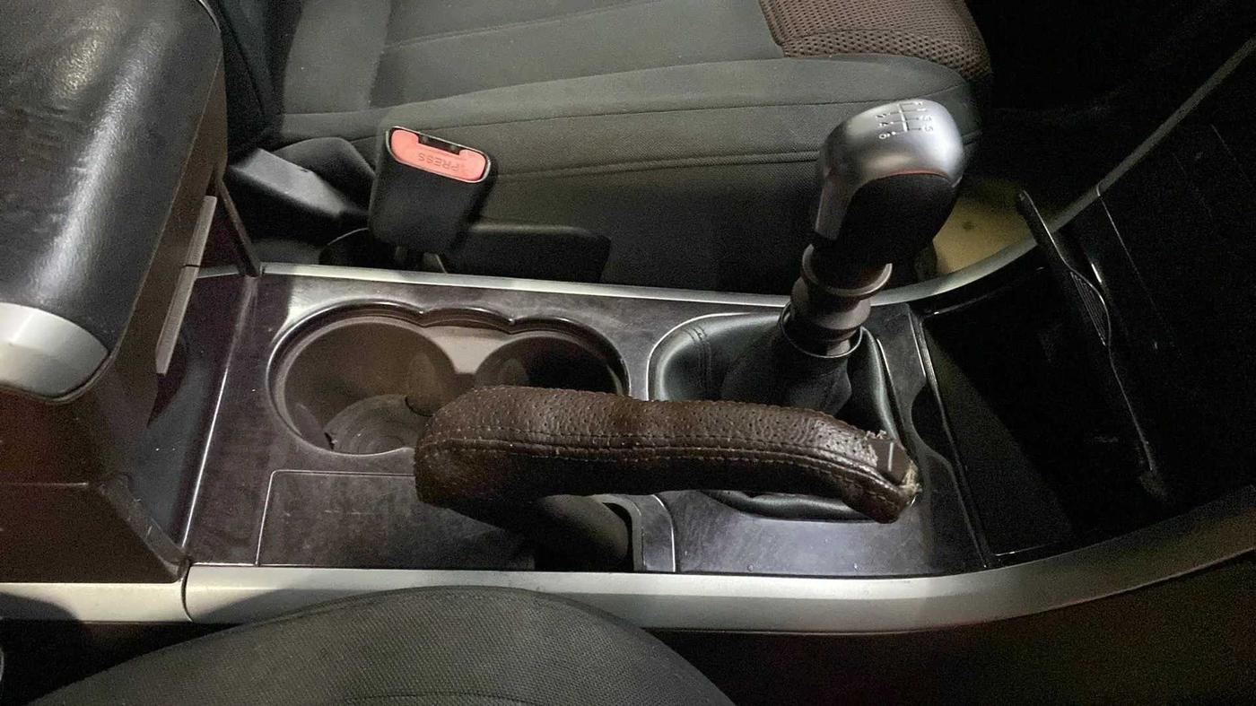 2014 Mahindra XUV500 W6, Diesel, Manual, 1,06,902 km, Gear Lever