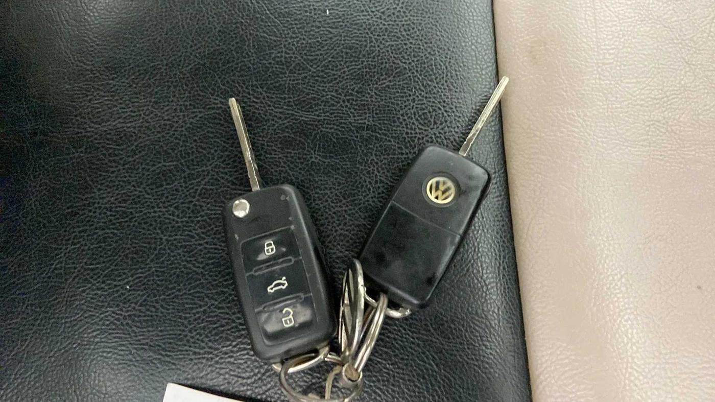 2015 Volkswagen Polo HIGHLINE1.2L, Petrol, Manual, 84,322 km, Key Close Up