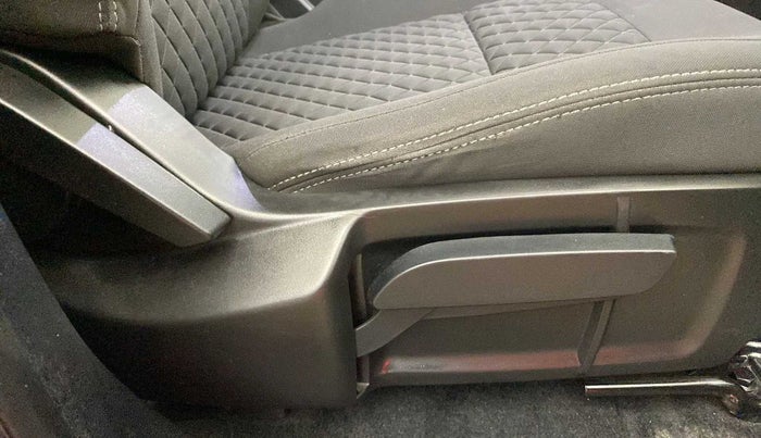 2019 Tata Harrier XT 2.0L KRYOTEC DARK EDITION, Diesel, Manual, 52,297 km, Driver Side Adjustment Panel