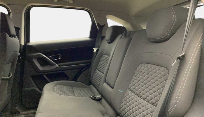2019 Tata Harrier XT 2.0L KRYOTEC DARK EDITION, Diesel, Manual, 52,297 km, Right Side Rear Door Cabin