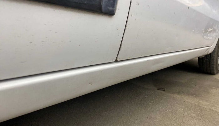 2013 Maruti Wagon R 1.0 LXI, Petrol, Manual, 72,574 km, Right running board - Minor scratches