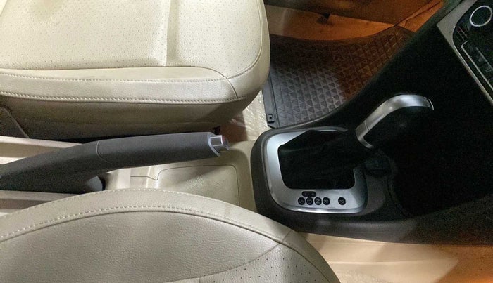 2018 Volkswagen Vento HIGHLINE 1.5 AT, Diesel, Automatic, 52,400 km, Gear Lever