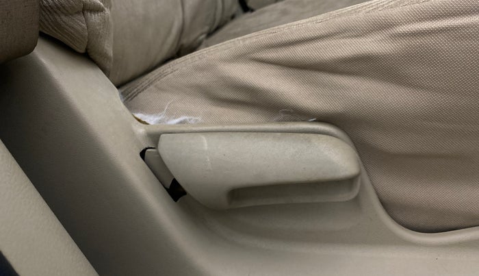 2014 Maruti Ertiga VXI, Petrol, Manual, 1,05,538 km, Driver Side Adjustment Panel