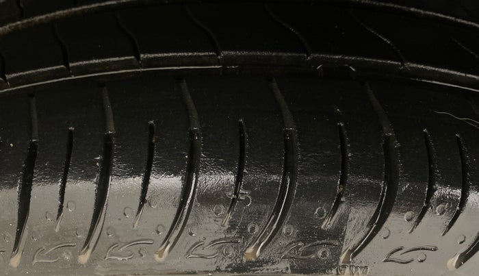 2014 Maruti Ertiga VXI, Petrol, Manual, 1,05,538 km, Left Front Tyre Tread