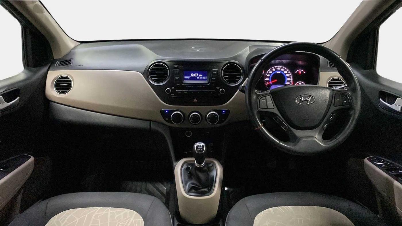 2016 Hyundai Grand i10 ASTA (O) 1.2 KAPPA VTVT, Petrol, Manual, 35,405 km, Dashboard