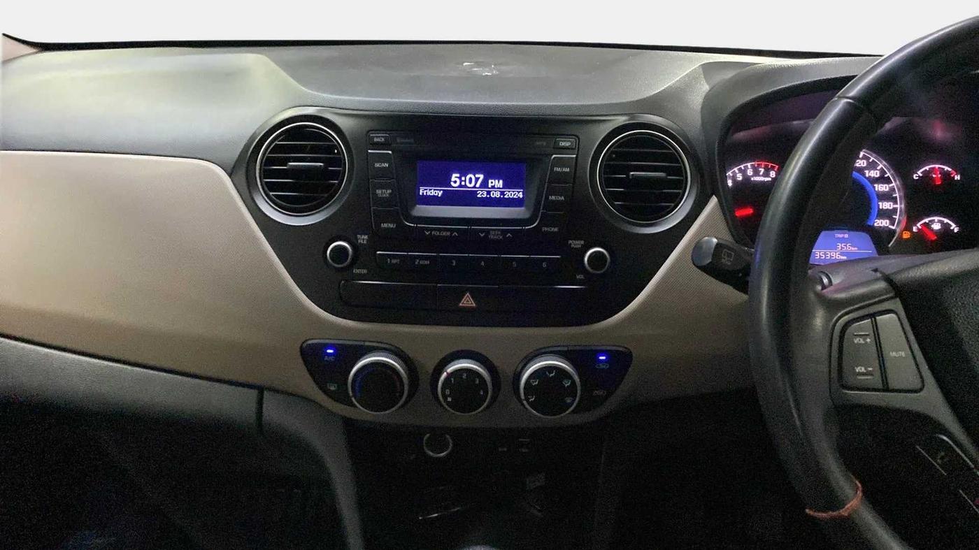 2016 Hyundai Grand i10 ASTA (O) 1.2 KAPPA VTVT, Petrol, Manual, 35,405 km, Air Conditioner