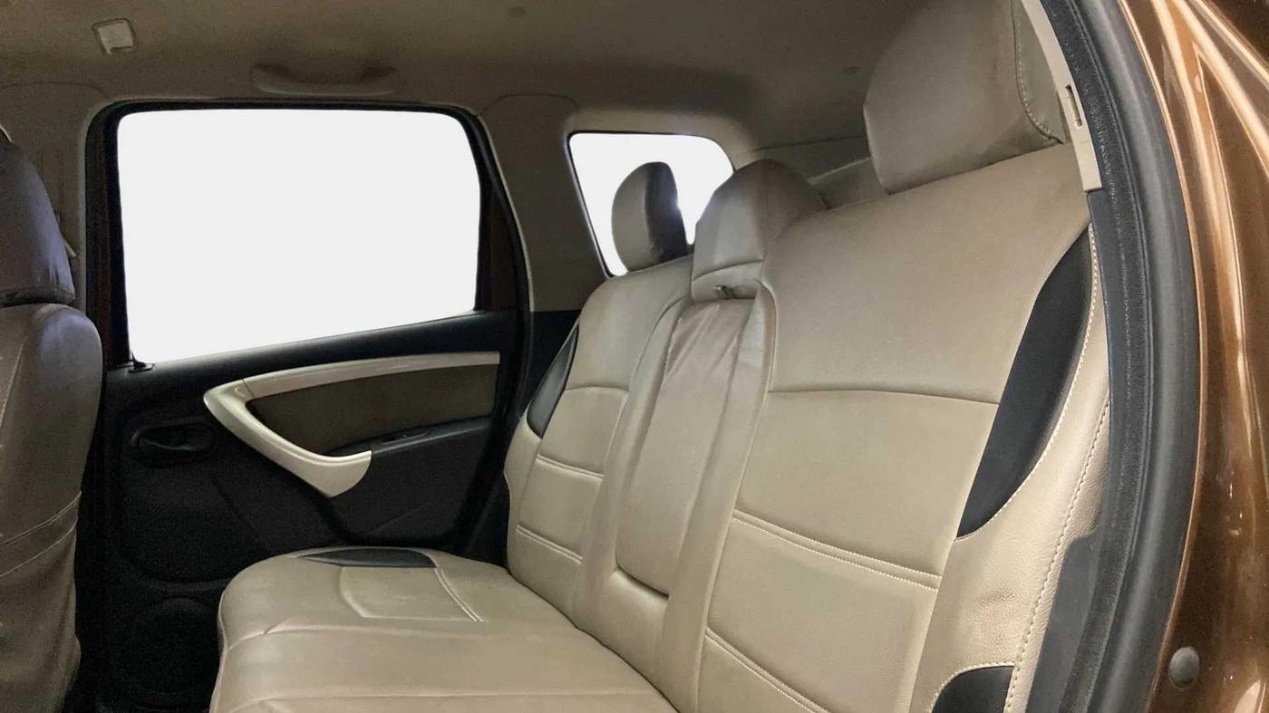 2013 Renault Duster RXL PETROL, Petrol, Manual, 26,315 km, Right Side Rear Door Cabin