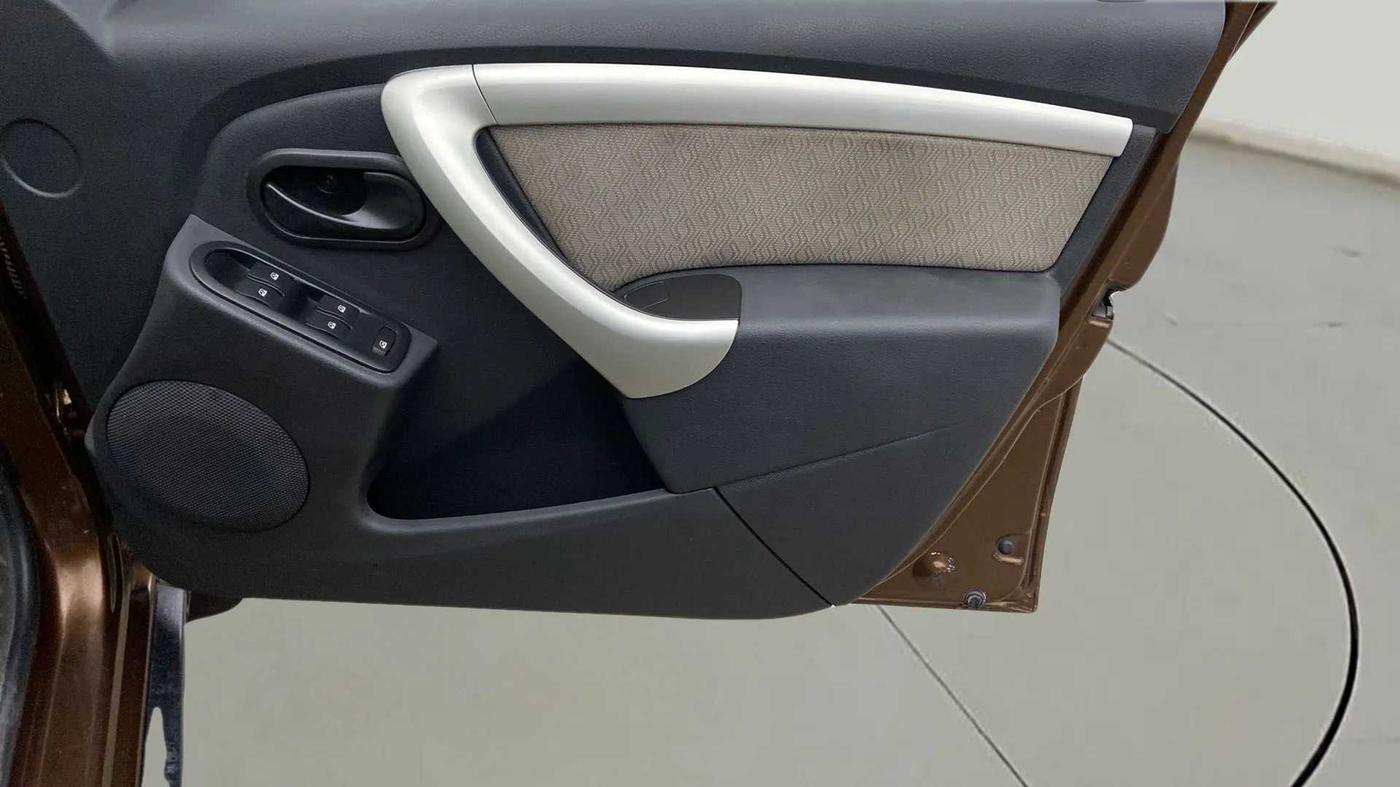 2013 Renault Duster RXL PETROL, Petrol, Manual, 26,315 km, Driver Side Door Panels Control