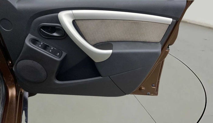 2013 Renault Duster RXL PETROL, Petrol, Manual, 26,315 km, Driver Side Door Panels Control