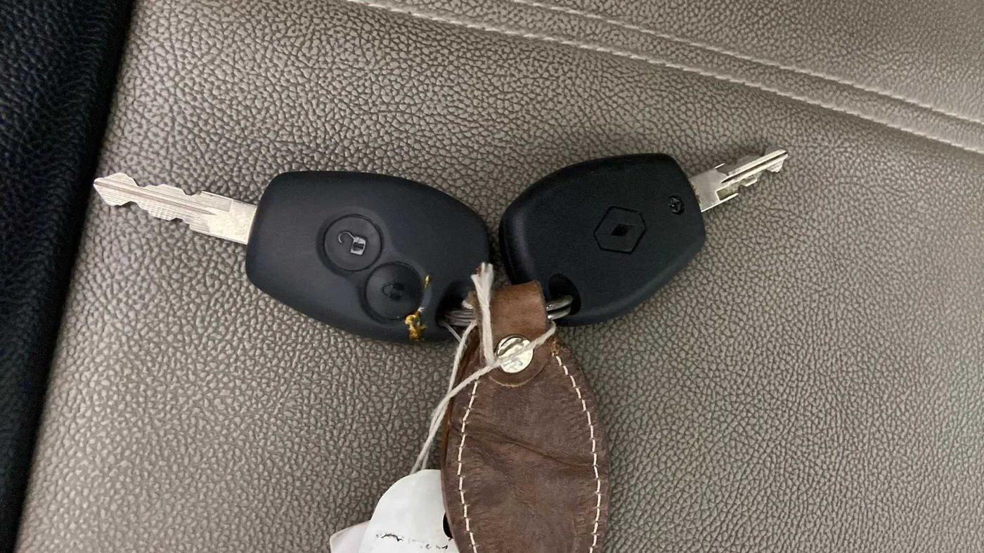 2013 Renault Duster RXL PETROL, Petrol, Manual, 26,315 km, Key Close Up