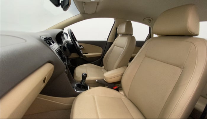 2016 Volkswagen Vento HIGHLINE 1.6 MPI, Petrol, Manual, 1,25,059 km, Right Side Front Door Cabin