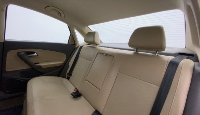 2016 Volkswagen Vento HIGHLINE 1.6 MPI, Petrol, Manual, 1,25,059 km, Right Side Rear Door Cabin
