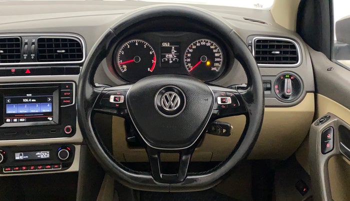 2016 Volkswagen Vento HIGHLINE 1.6 MPI, Petrol, Manual, 1,25,059 km, Steering Wheel Close Up