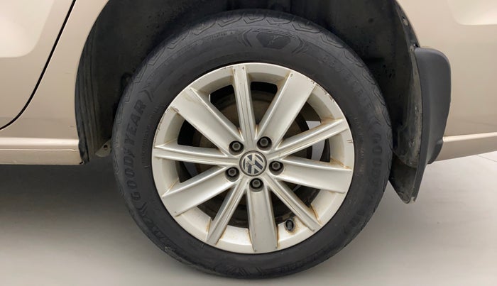2016 Volkswagen Vento HIGHLINE 1.6 MPI, Petrol, Manual, 1,25,059 km, Left Rear Wheel