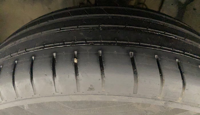 2022 Tata PUNCH CREATIVE  1.2 RTN DUAL TONE, Petrol, Manual, 22,932 km, Left Front Tyre Tread