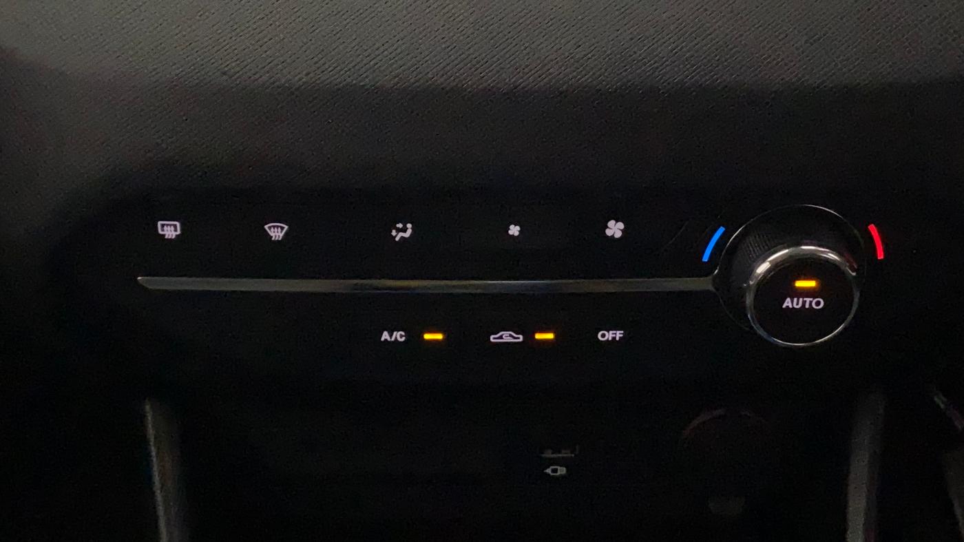 2022 Tata PUNCH CREATIVE  1.2 RTN DUAL TONE, Petrol, Manual, 22,932 km, Automatic Climate Control