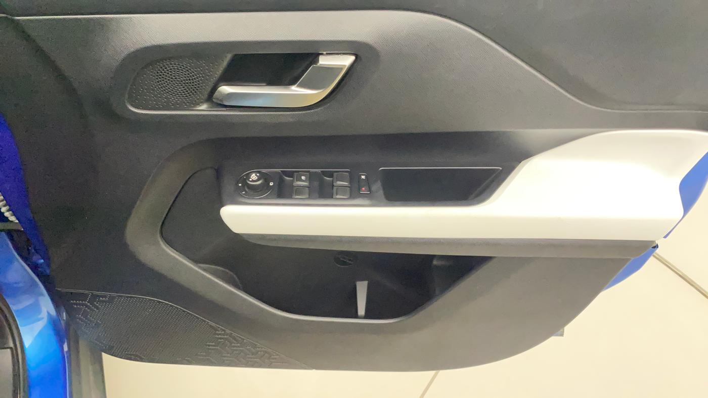 2022 Tata PUNCH CREATIVE  1.2 RTN DUAL TONE, Petrol, Manual, 22,932 km, Driver Side Door Panels Control