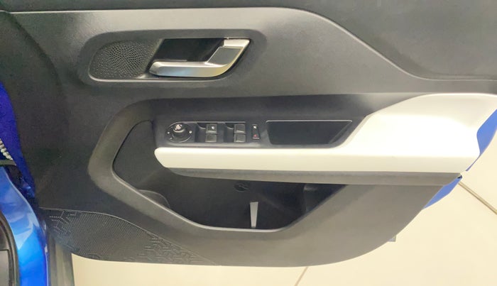 2022 Tata PUNCH CREATIVE  1.2 RTN DUAL TONE, Petrol, Manual, 22,932 km, Driver Side Door Panels Control