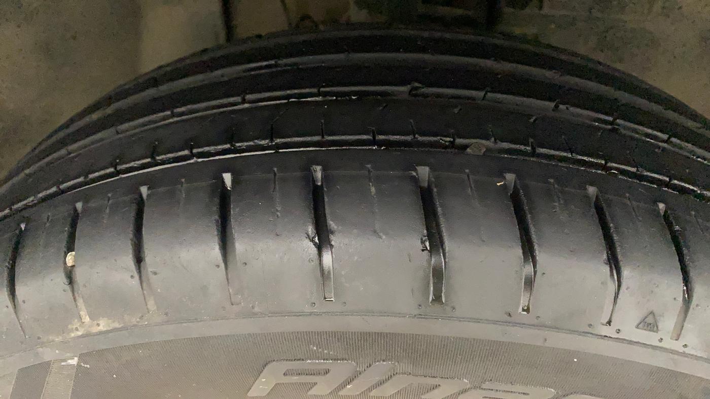 2022 Tata PUNCH CREATIVE  1.2 RTN DUAL TONE, Petrol, Manual, 22,932 km, Right Front Tyre Tread