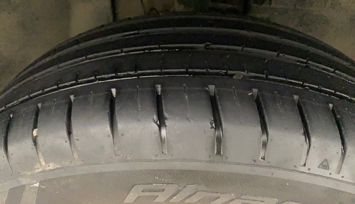 2022 Tata PUNCH CREATIVE  1.2 RTN DUAL TONE, Petrol, Manual, 22,932 km, Right Front Tyre Tread