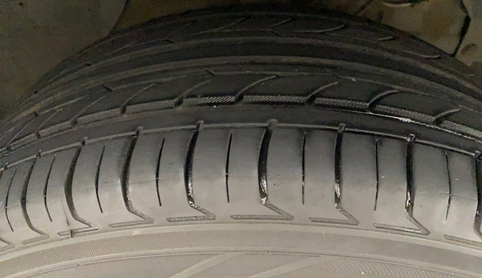 2016 Maruti Vitara Brezza ZDI, Diesel, Manual, 55,103 km, Right Rear Tyre Tread