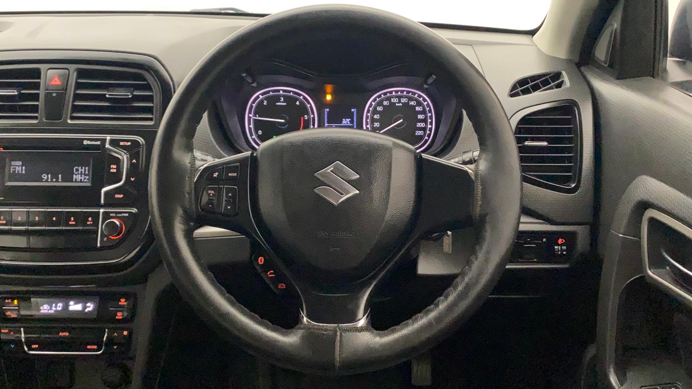 2016 Maruti Vitara Brezza ZDI, Diesel, Manual, 55,103 km, Steering Wheel Close Up