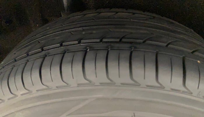 2016 Maruti Vitara Brezza ZDI, Diesel, Manual, 55,103 km, Right Front Tyre Tread