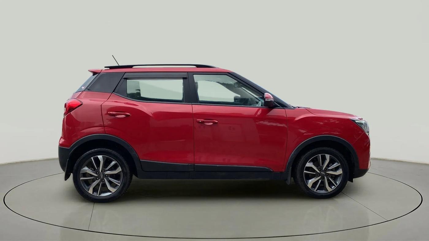 2021 Mahindra XUV300 W8 (O) 1.2 PETROL, Petrol, Manual, 43,480 km, Right Side