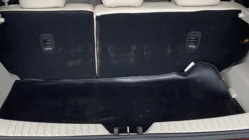 2021 Mahindra XUV300 W8 (O) 1.2 PETROL, Petrol, Manual, 43,480 km, Boot Inside