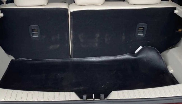 2021 Mahindra XUV300 W8 (O) 1.2 PETROL, Petrol, Manual, 43,480 km, Boot Inside
