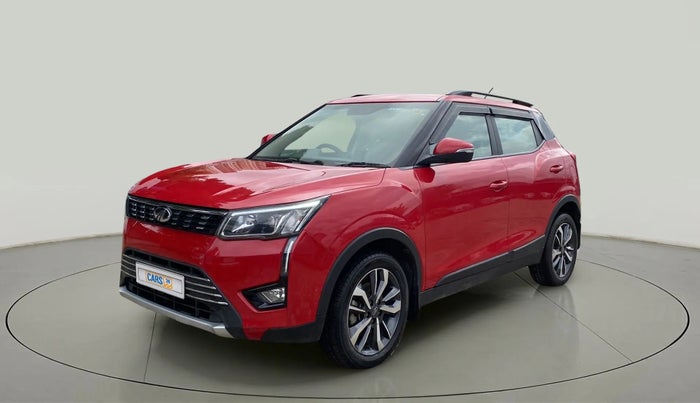 2021 Mahindra XUV300 W8 (O) 1.2 PETROL, Petrol, Manual, 43,480 km, Left Front Diagonal