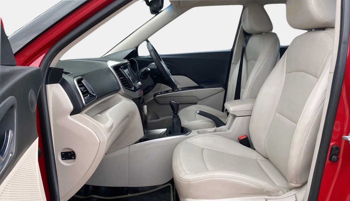 2021 Mahindra XUV300 W8 (O) 1.2 PETROL, Petrol, Manual, 43,480 km, Right Side Front Door Cabin
