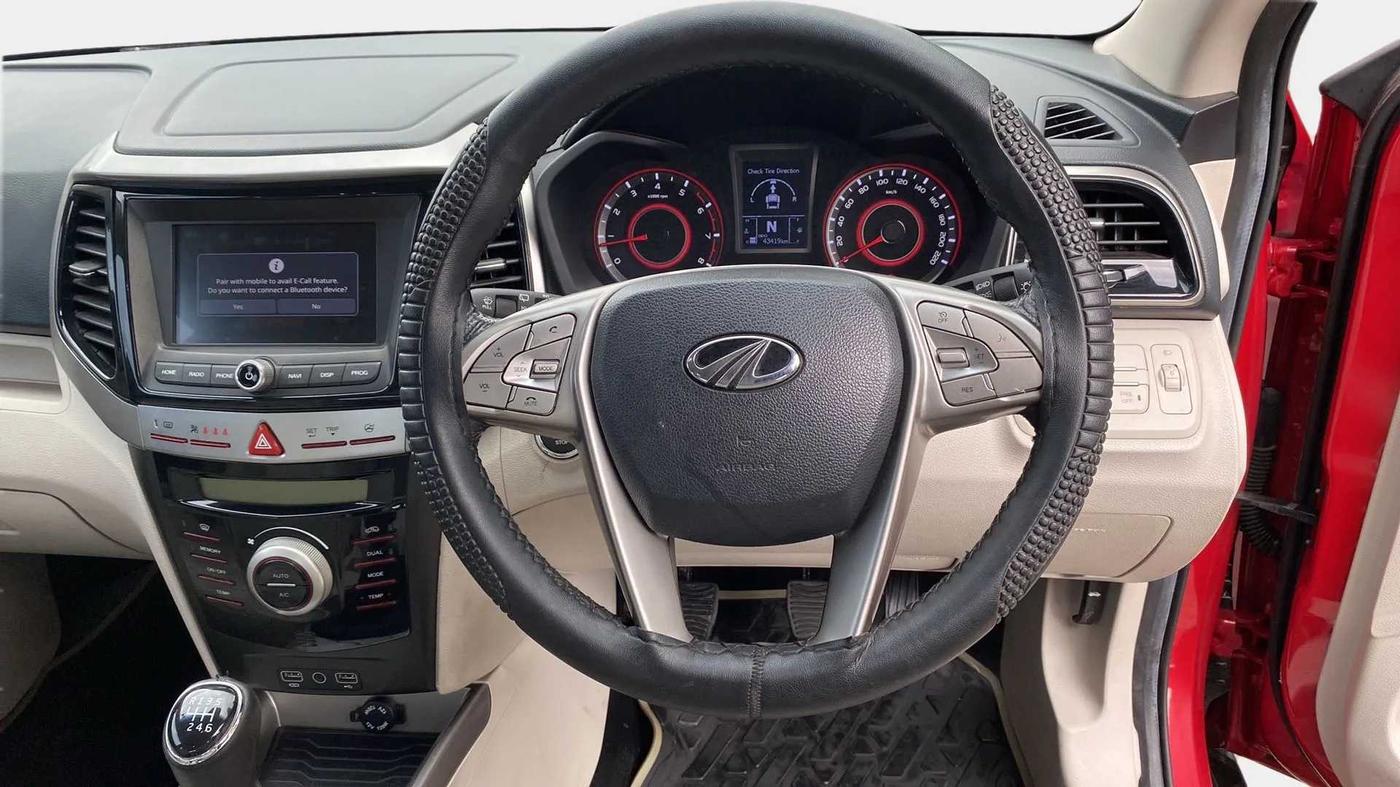 2021 Mahindra XUV300 W8 (O) 1.2 PETROL, Petrol, Manual, 43,480 km, Steering Wheel Close Up