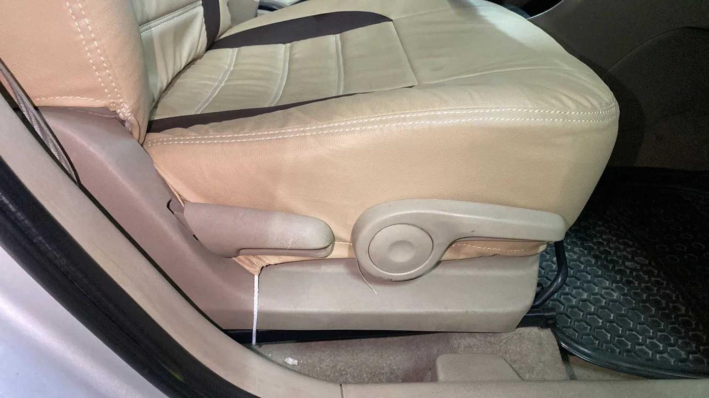 2017 Maruti Ciaz ZETA 1.4  AT PETROL, Petrol, Automatic, 74,037 km, Driver Side Adjustment Panel