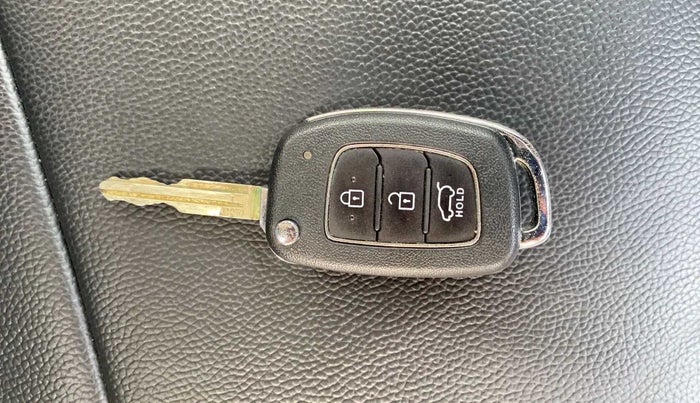 2020 Hyundai VENUE S+ 1.2, Petrol, Manual, 85,731 km, Key Close Up