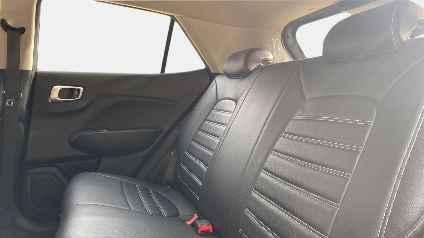 2020 Hyundai VENUE S+ 1.2, Petrol, Manual, 85,731 km, Right Side Rear Door Cabin