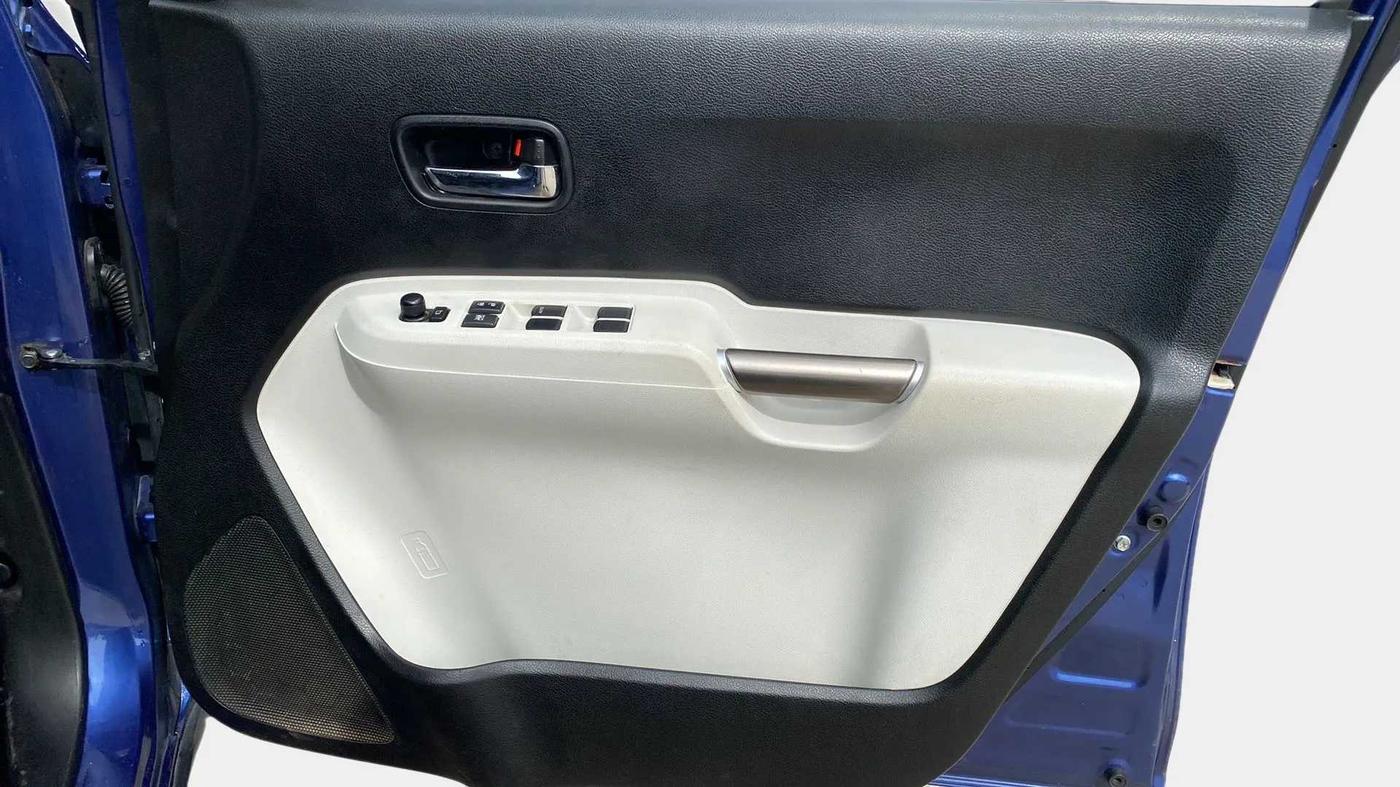 2017 Maruti IGNIS ZETA 1.2 AMT, Petrol, Automatic, 46,939 km, Driver Side Door Panels Control