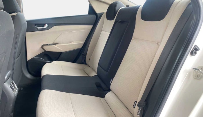 2018 Hyundai Verna 1.6 VTVT SX, Petrol, Manual, 45,346 km, Right Side Rear Door Cabin