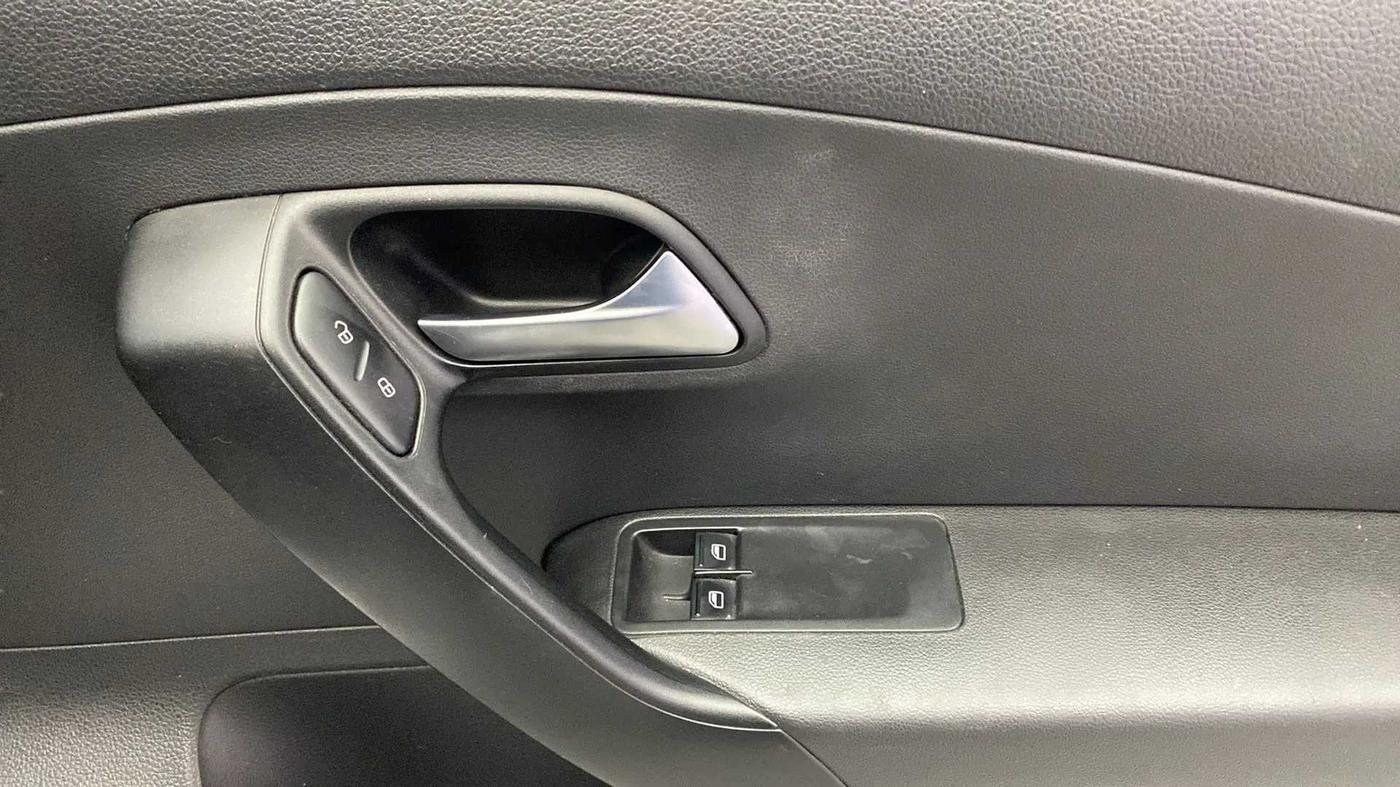 2018 Volkswagen Ameo TRENDLINE 1.0L, Petrol, Manual, 33,545 km, Driver Side Door Panels Control