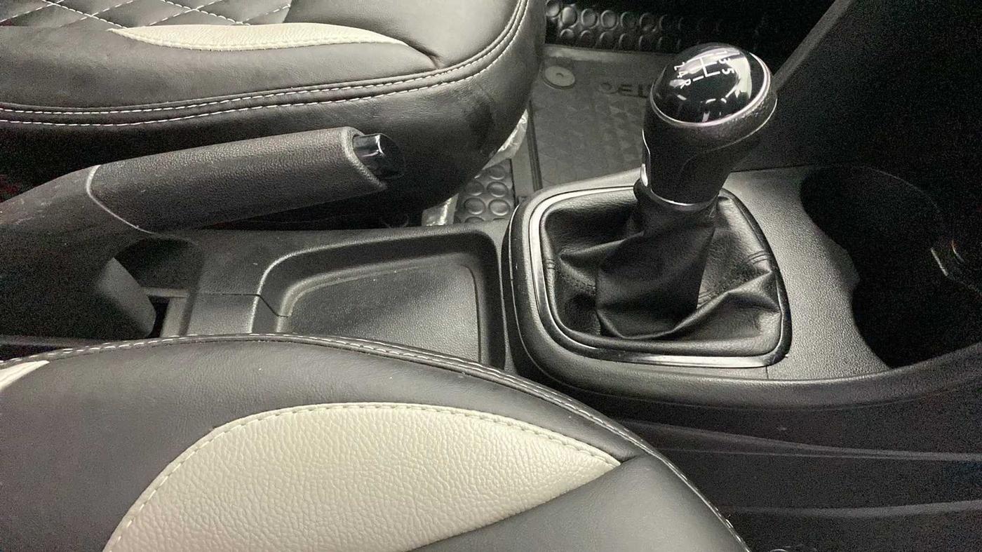 2018 Volkswagen Ameo TRENDLINE 1.0L, Petrol, Manual, 33,545 km, Gear Lever