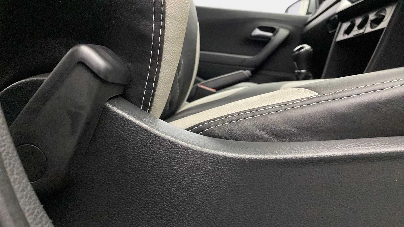 2018 Volkswagen Ameo TRENDLINE 1.0L, Petrol, Manual, 33,545 km, Driver Side Adjustment Panel