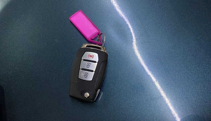 2019 Mahindra XUV300 W8 1.5 DIESEL, Diesel, Manual, 52,332 km, Key Close Up