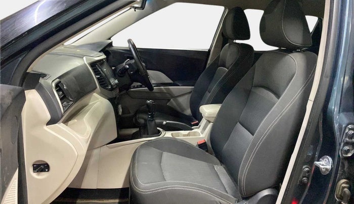 2019 Mahindra XUV300 W8 1.5 DIESEL, Diesel, Manual, 52,332 km, Right Side Front Door Cabin