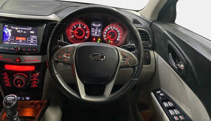 2019 Mahindra XUV300 W8 1.5 DIESEL, Diesel, Manual, 52,332 km, Steering Wheel Close Up