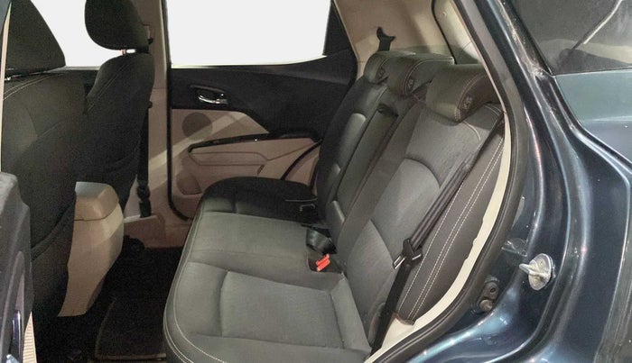 2019 Mahindra XUV300 W8 1.5 DIESEL, Diesel, Manual, 52,332 km, Right Side Rear Door Cabin